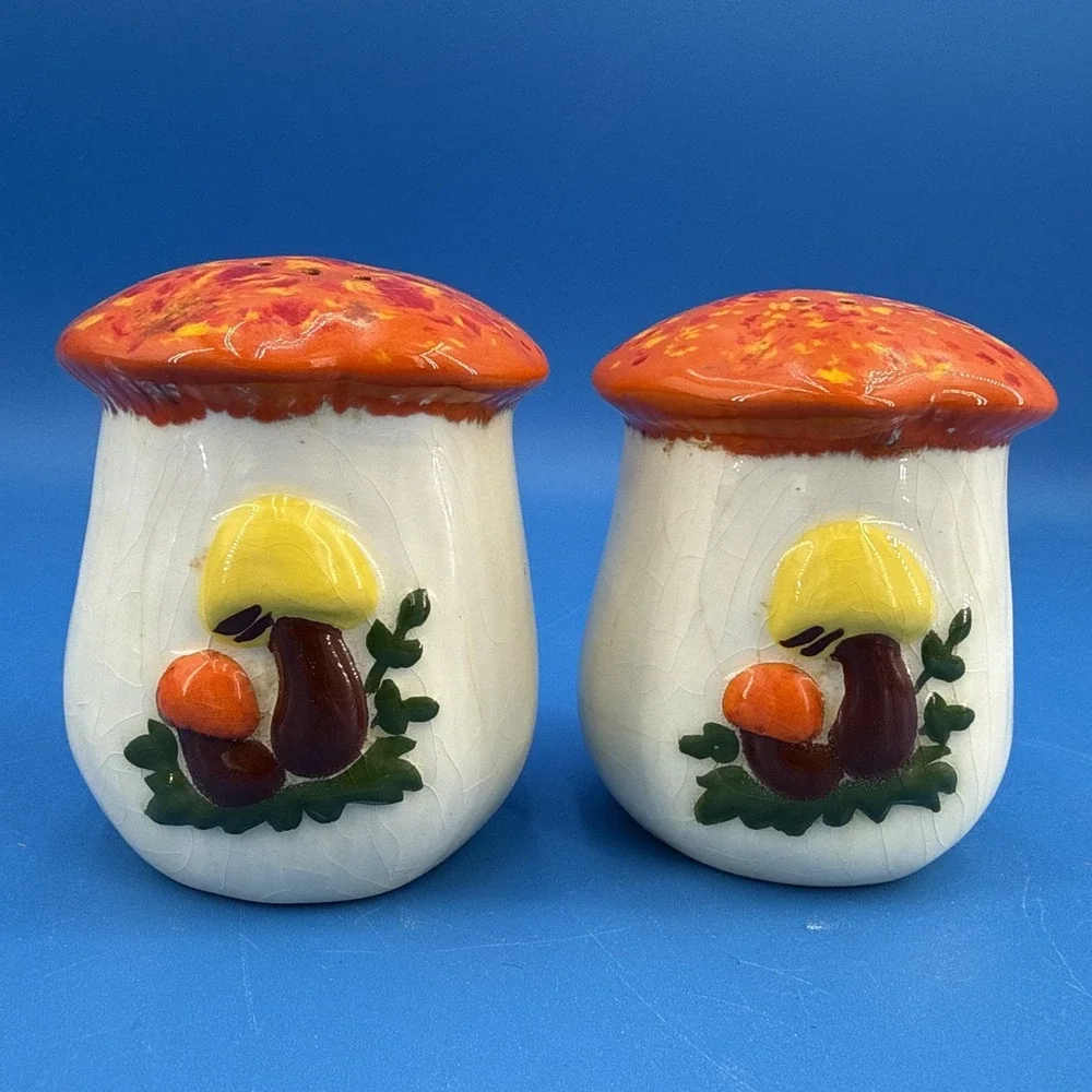 Vtg Retro 70s Ceramic Hand Painted Mushroom Salt & Pepper Orange Brown Yellow